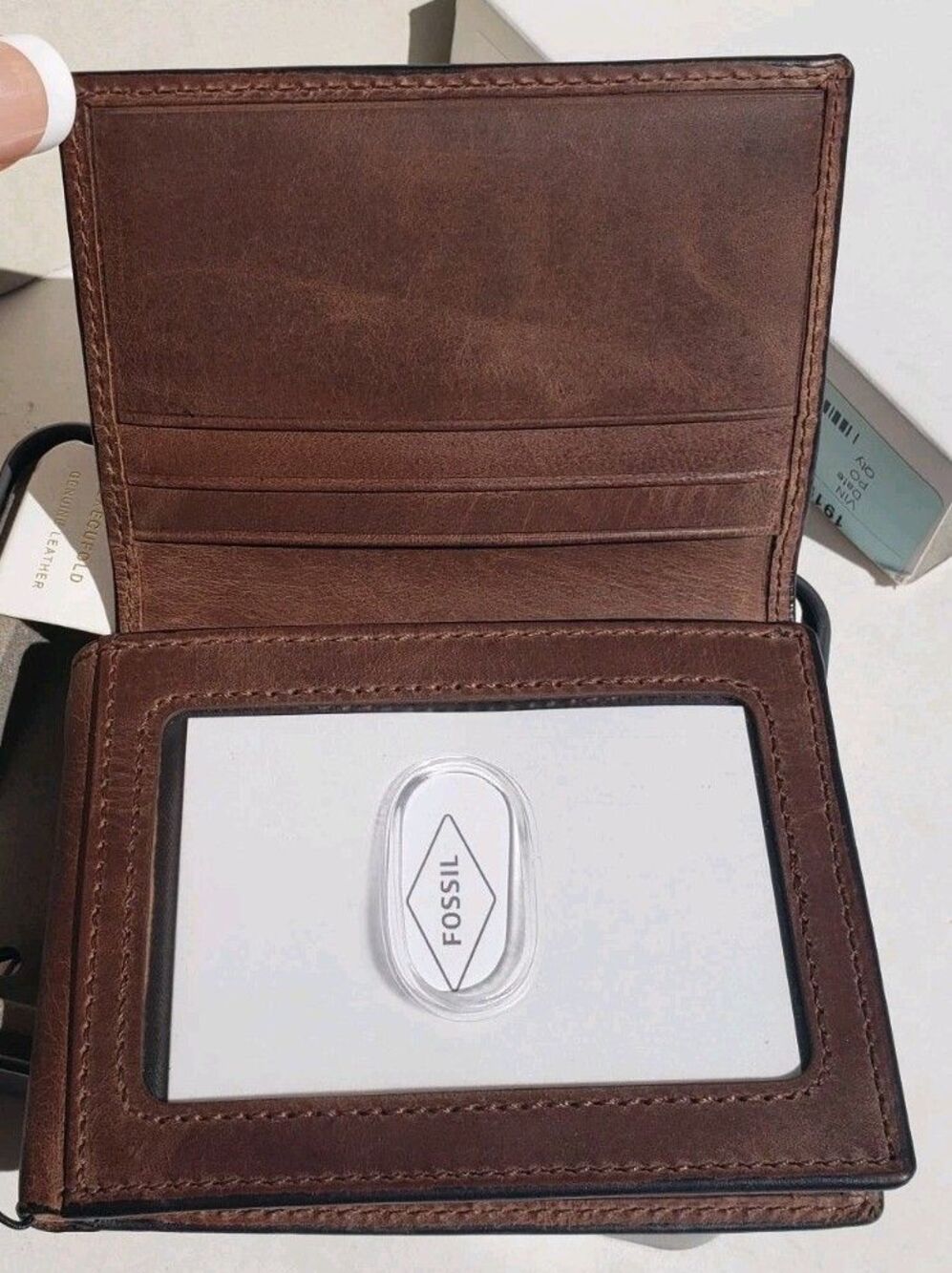 NIB Fossil Men's Derrick Brown Leather Wallet 100% Leather 4 x .75 x 3.25 - Picture 6 of 11